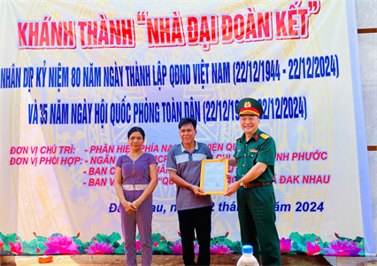 Bàn giao nhà đại đoàn kết cho hộ nghèo huyện Bù Đăng