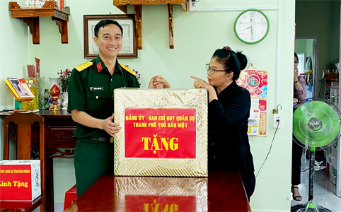 Bộ CHQS tỉnh Bình Dương trao nhà tình nghĩa