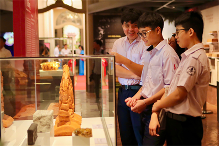 Khai mạc chuỗi triển lãm ý nghĩa về Hà Nội tại Thành phố Hồ Chí Minh