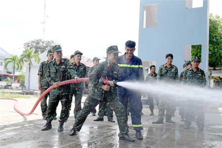 Bộ CHQS tỉnh Long An tập huấn công tác phòng cháy, chữa cháy
