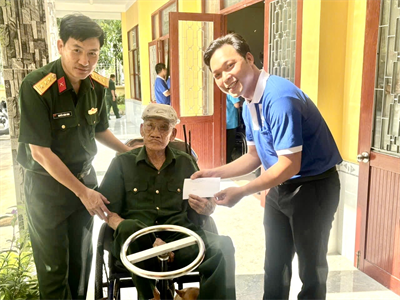 Bộ CHQS tỉnh Bà Rịa - Vũng Tàu phối hợp khám bệnh, cấp thuốc cho người có công, gia đình khó khăn