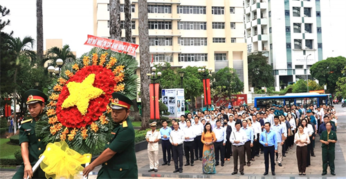 Quận Bình Thạnh tổ chức Lễ dâng hương tưởng nhớ các anh hùng liệt sĩ