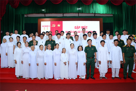Sư đoàn 5 gặp mặt đại biểu chức sắc tôn giáo năm 2024