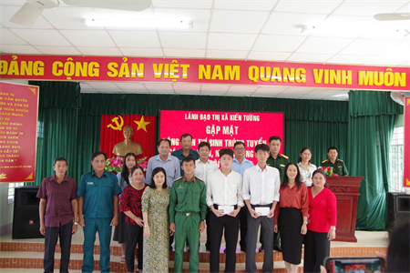 Thị xã Kiến Tường gặp mặt thí sinh trúng tuyển vào các trường trong Quân đội năm 2024