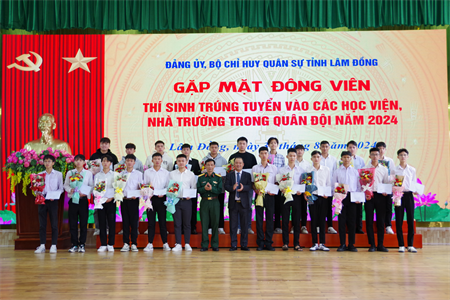 Bộ CHQS tỉnh Lâm Đồng gặp mặt, động viên các thí sinh trúng tuyển vào các học viện, nhà trường Quân đội
