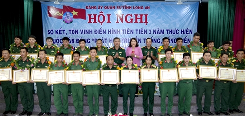 Long An: Tuyên dương 43 điển hình “Phát huy truyền thống, cống hiến tài năng, xứng danh bộ đội Cụ Hồ”