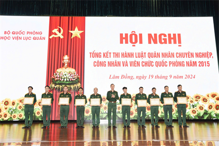 Học viện Lục quân tổng kết thi hành Luật Quân nhân chuyên nghiệp, công nhân và viên chức quốc phòng năm 2015