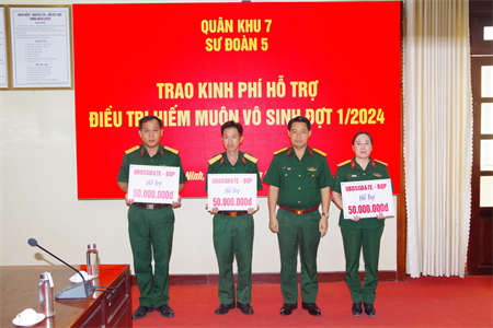 Sư đoàn 5 trao kinh phí hỗ trợ điều trị hiếm muộn, vô sinh