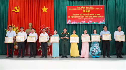Tỉnh Long An bế mạc khóa bồi dưỡng kiến thức quốc phòng và an ninh cho đối tượng 3