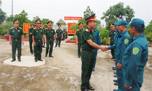 Bộ CHQS tỉnh Long An kiểm tra công tác SSCĐ các chốt dân quân biên giới và địa điểm chuẩn bị tổ chức Chương trình “Xuân chiến sĩ” năm 2025