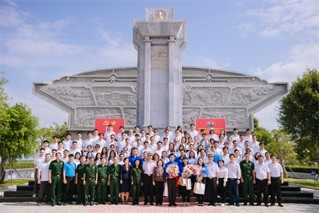 Đoàn đại biểu Đảng ủy Khối Dân - Chính - Đảng TPHCM thăm và giao lưu với Lữ đoàn 167, Vùng 2 Hải quân