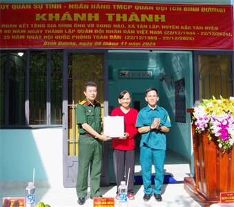 Bộ CHQS tỉnh Bình Dương bàn giao nhà “Đại đoàn kết” tại huyện Bắc Tân Uyên