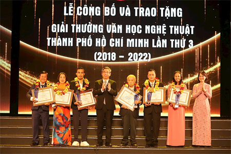 TPHCM trao tặng giải thưởng Văn học nghệ thuật lần thứ 3