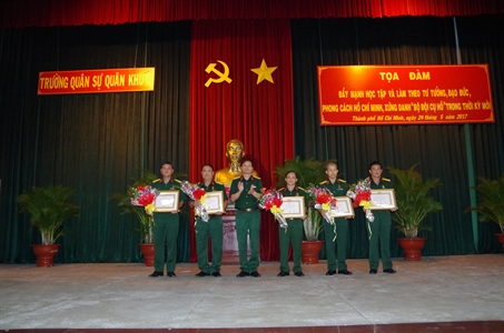 Trường Quân sự Quân khu 7: Tọa đàm đẩy mạnh học tập và làm theo tư tưởng, đạo đức, phong cách Hồ Chí Minh, xứng danh Bộ đội Cụ Hồ trong thời kỳ mới.