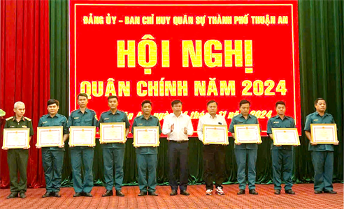 Thành phố Thuận An, tỉnh Bình Dương: 53 tập thể, cá nhân được khen thưởng trong thực hiện nhiệm vụ quân sự quốc phòng năm 2024