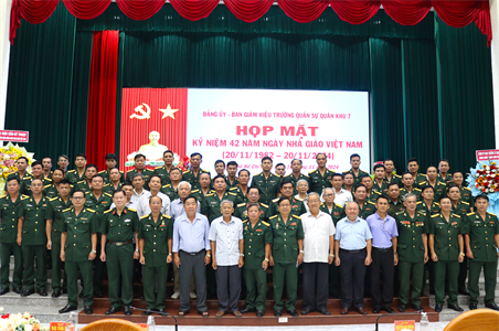 Trường Quân sự Quân khu họp mặt kỷ niệm 42 năm Ngày Nhà giáo Việt Nam