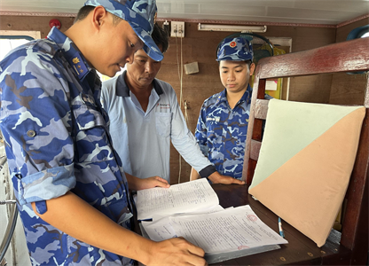 Kiểm tra, bắt giữ các tàu chở 140 ngàn lít dầu DO không rõ nguồn gốc