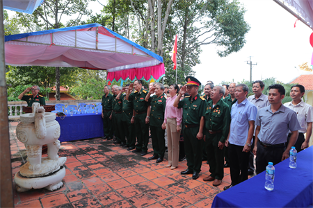 Ban Liên lạc truyền thống Cục Hậu cần miền B2 tri ân các anh hùng liệt sỹ