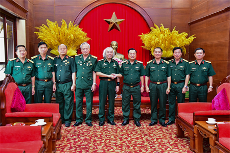 Ban liên lạc truyền thống Cựu chiến binh Quân giải phóng miền Đông Nam bộ tỉnh Bắc Giang thăm Quân khu 7