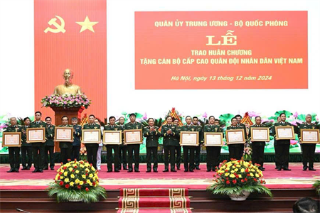 Quân ủy Trung ương, Bộ Quốc phòng trao Huân chương tặng cán bộ cấp cao Quân đội nhân dân Việt Nam