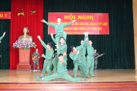 Công tác giáo dục, quản lý kỷ luật và bảo đảm an toàn tốt quyết định thắng lợi nhiệm vụ chính trị được giao.