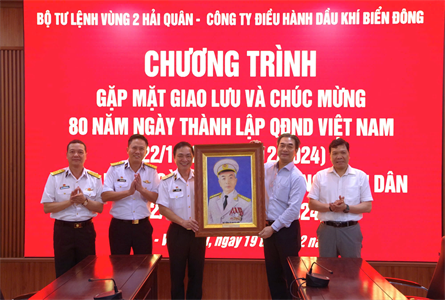 Vùng 2 Hải quân giao lưu với Công ty Điều hành dầu khí Biển Đông