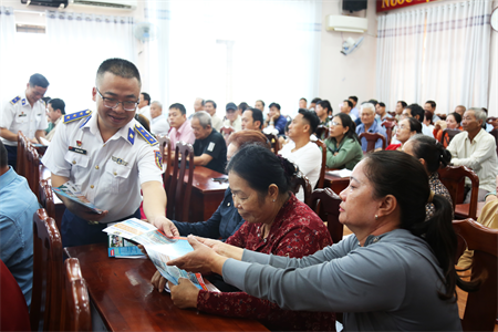 Vùng Cảnh sát biển 3 đẩy mạnh tuyên truyền về IUU