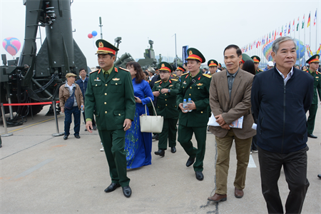 Quân khu 7 tham quan Triển lãm Quốc phòng quốc tế Việt Nam 2024