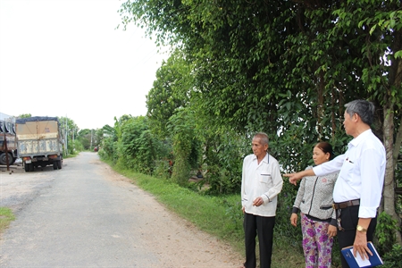 Cựu chiến binh hiến đất làm đường giao thông