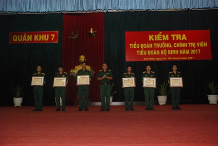 Bế mạc kiểm tra cán bộ Tiểu đoàn trưởng, Chính trị viên tiểu đoàn bộ binh năm 2017