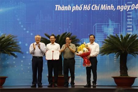 Thủ tướng Chính phủ Phạm Minh Chính trao Quyết định quy hoạch TPHCM