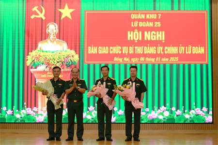 Bàn giao chức vụ Bí thư Đảng ủy, Chính ủy Lữ đoàn 25
