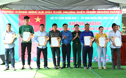 Quân khu 7 khánh thành nhà điểm dân cư liền kề chốt dân quân biên giới