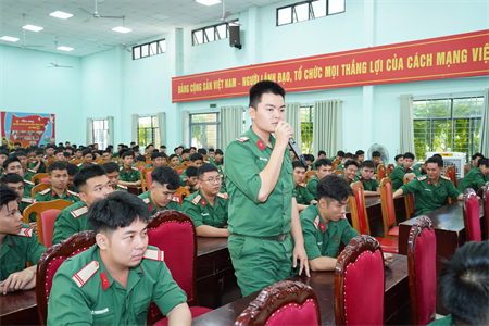 Bộ Tư lệnh TP.HCM đối thoại dân chủ với chiến sĩ chuẩn bị xuất ngũ