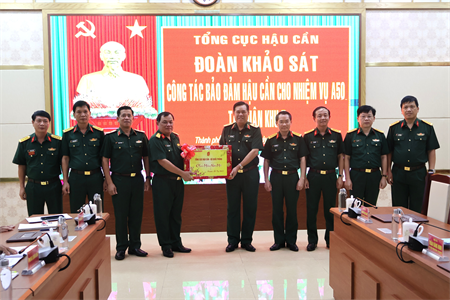 Tổng cục Hậu cần chúc Tết Cục Hậu cần – Kỹ thuật Quân khu 7