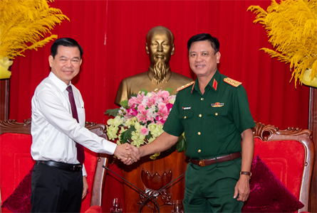 Đồng chí Nguyễn Hồng Lĩnh, Bí thư Tỉnh ủy Đồng Nai thăm, chúc Tết Bộ Tư lệnh Quân khu 7