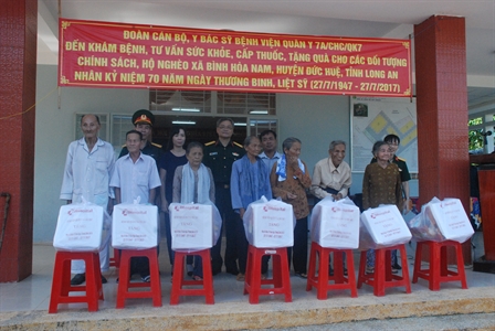 Bệnh viện Quân y 7A, Cục Hậu cần Quân khu 7: Khám bệnh, phát thuốc tại  xã Bình Hòa Nam, huyện Đức Huệ, tỉnh Long An