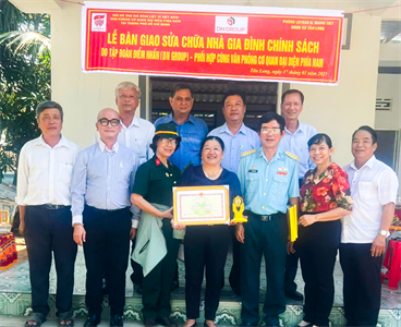 Hỗ trợ kinh phí sửa nhà tình nghĩa cho gia đình liệt sĩ