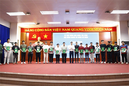 Quận Tân Bình trao lệnh gọi công dân nhập ngũ năm 2025