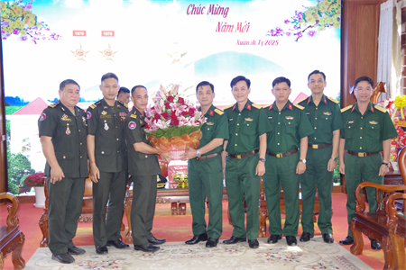 Lữ đoàn Can thiệp số 1, Quân đội Hoàng gia Camphuchia thăm, chúc tết Sư đoàn 5