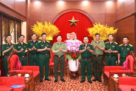 Bộ Tư lệnh Cảnh vệ chúc Tết Bộ Tư lệnh Quân khu 7