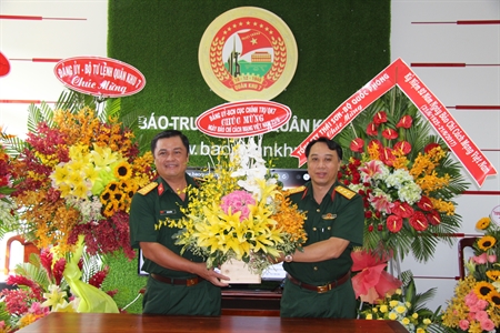 Thủ trưởng Cục Chính trị chúc mừng Báo- Truyền hình Quân khu nhân ngày Báo chí cách mạng Việt Nam 21/6.