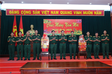 Thiếu tướng Đặng Văn Lẫm thăm, kiểm tra, chúc Tết cán bộ, chiến sĩ Sư đoàn 5