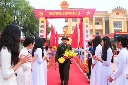 Cựu chiến binh tỉnh Bình Phước tiếp lửa thanh niên tỉnh lên đường nhập ngũ