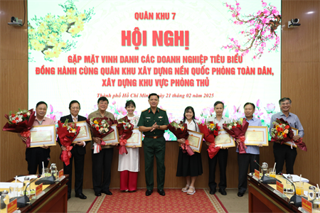Quân khu 7 huy động sức mạnh tổng hợp xây dựng nền quốc phòng toàn dân vững mạnh