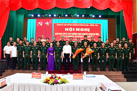 Bàn giao nhiệm vụ Phó Bí thư Thường trực Đảng ủy Quân sự tỉnh, chức vụ Chính ủy Bộ Chỉ huy Quân sự tỉnh Bà Rịa - Vũng Tàu