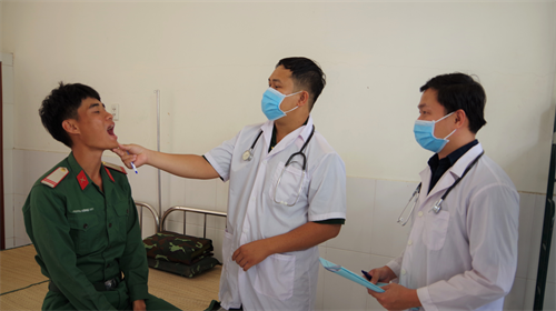 Tận tâm chăm sóc sức khỏe Bộ đội và Nhân dân