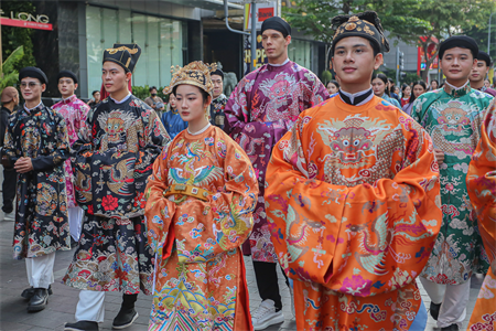 Lần đầu tiên diễn ra "Bách hoa bộ hành" tại TPHCM