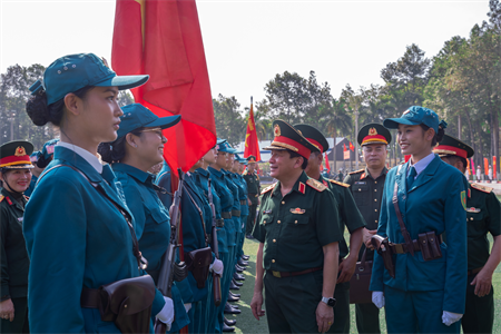 Tổng cục Chính trị thăm, kiểm tra các lực lượng tham gia diễu binh, diễu hành tại Trường Quân sự Quân khu 7