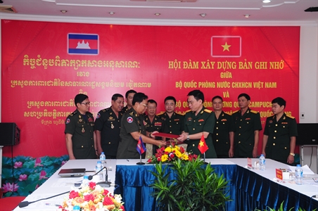 Hội đàm xây dựng bản ghi nhớ giữa Bộ Quốc phòng Việt Nam và Bộ Quốc phòng Vương quốc Campuchia hợp tác trong xây dựng pháp luật quân sự, quốc phòng